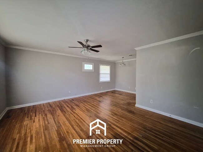 Building Photo - Charming 3BR/1.5BA in West Huntsville | Hardwood Floors Throughout & Fenced Yard