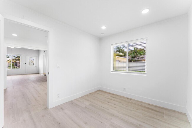 Building Photo - 7531 Edgewater Cir