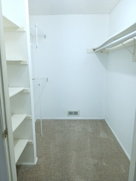 Master Bedroom - Walkin Closet - 215 Rachel Ct