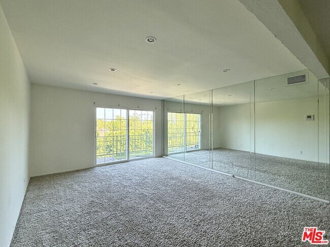 Building Photo - 5460 White Oak Ave