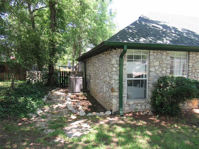 Building Photo - 707 High Crest Dr