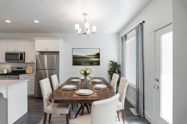 Building Photo - Beautiful 4 Bedroom Townhome in Saratoga Springs!