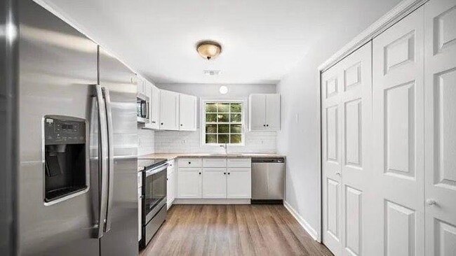 Building Photo - 558 Manning Rd SW