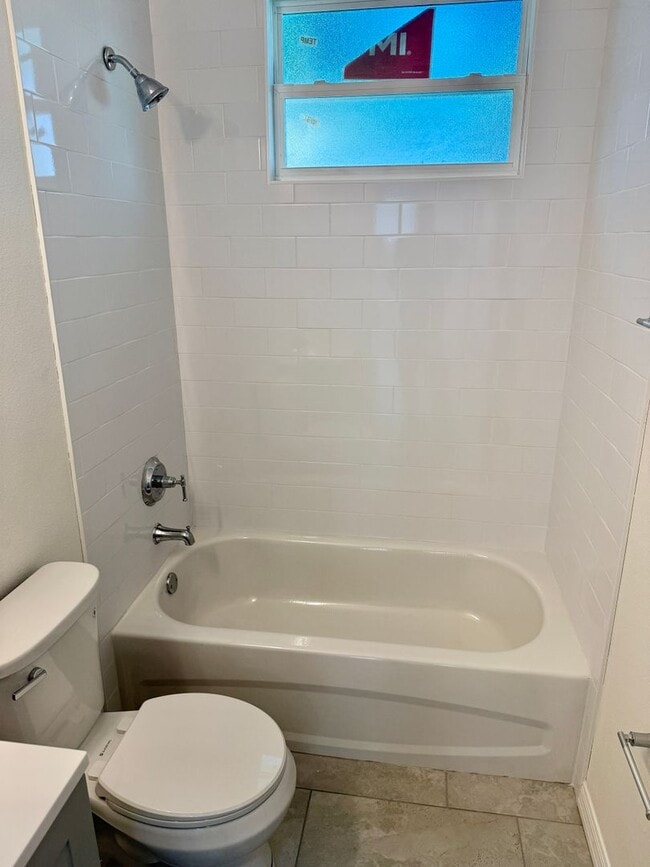 Building Photo - Brand New Home located in the heart of Tampa!
