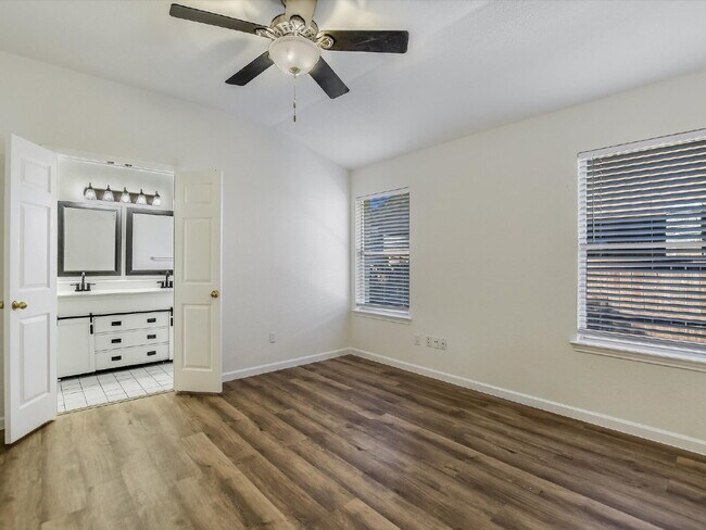 Building Photo - 1102 Brashear Ln