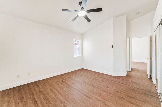 Building Photo - Charming Single-Story Living with Spacious Comfort!