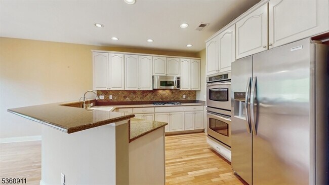 Building Photo - 104 Briar Ct