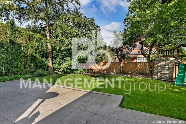 Building Photo - Johns Landing - Charming Home Near Downtown Portland. Large Gourmet Kitchen!