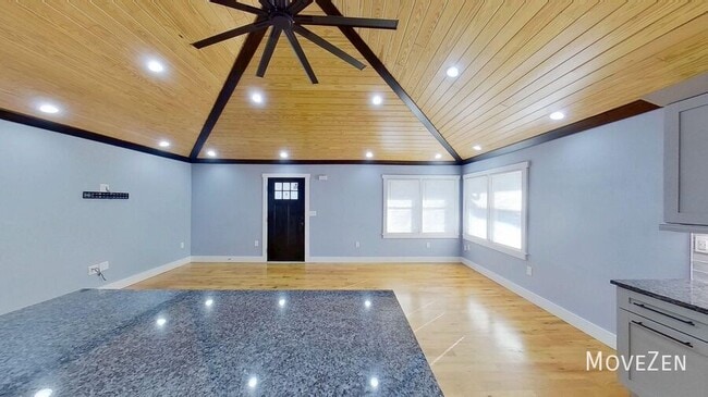 Building Photo - 208 N Sunset Dr