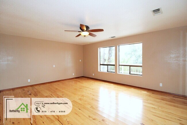 Building Photo - 3345 Golden Heights Dr