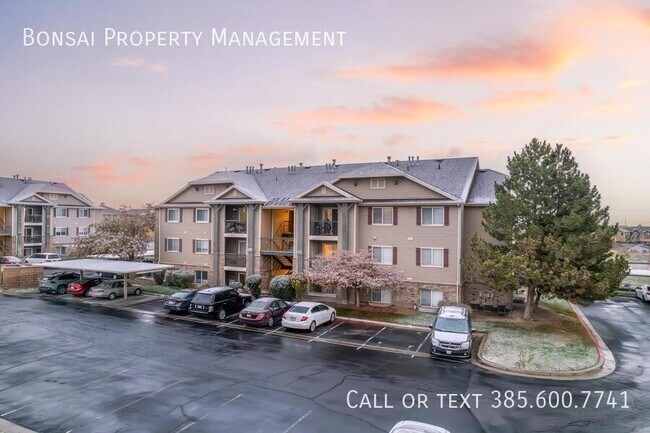Building Photo - 8096 N Ridge Loop E