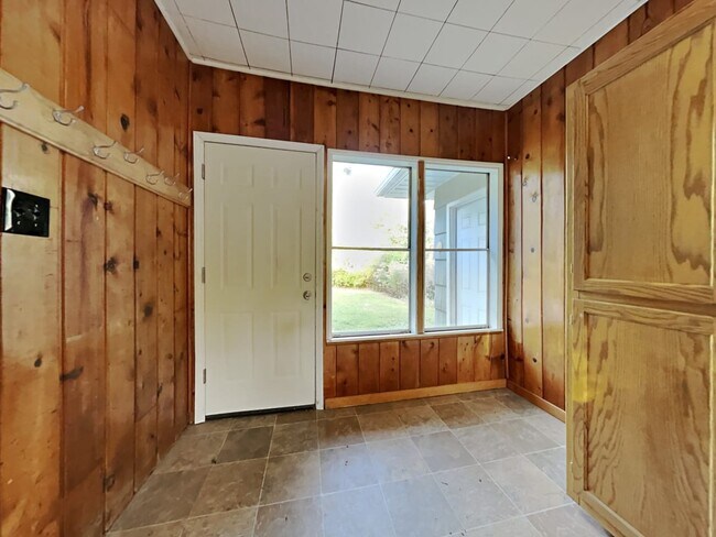 Building Photo - 2551 Charlotte St