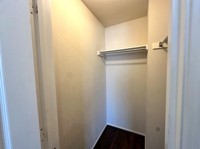 Building Photo - 224 Mulberry Dr