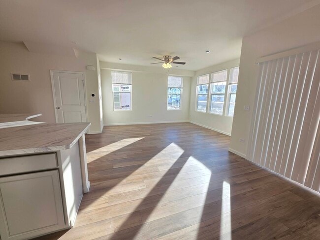 Building Photo - 5919 Hawkweed Dr