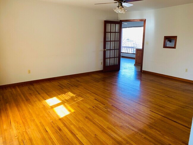 Building Photo - 41 E Hinton Rd