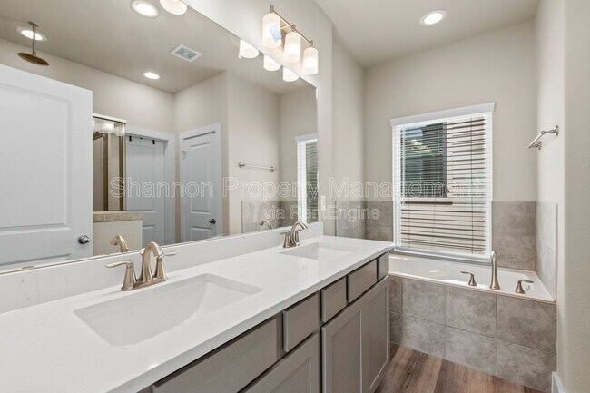 Building Photo - 9012 Lonestar Creekbend Ln