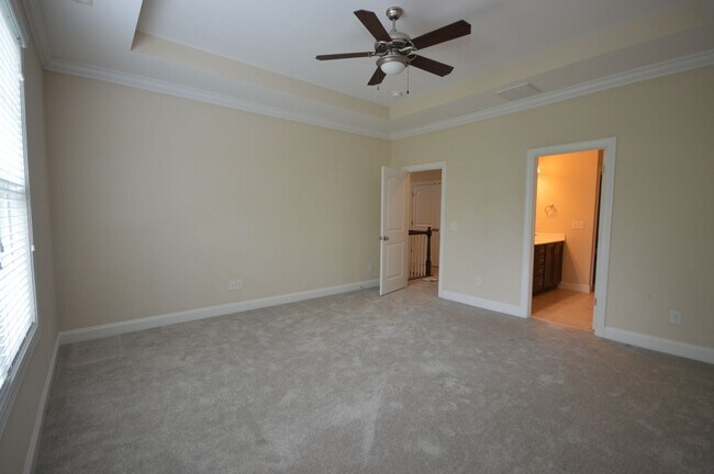 Building Photo - 542 Finnbar Dr