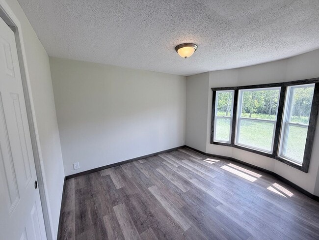 Building Photo - Fully Remodeled 3 Bedroom, 2 Bath Home in the Country – Versailles, KY