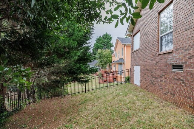 Building Photo - 195 Bedford Dr
