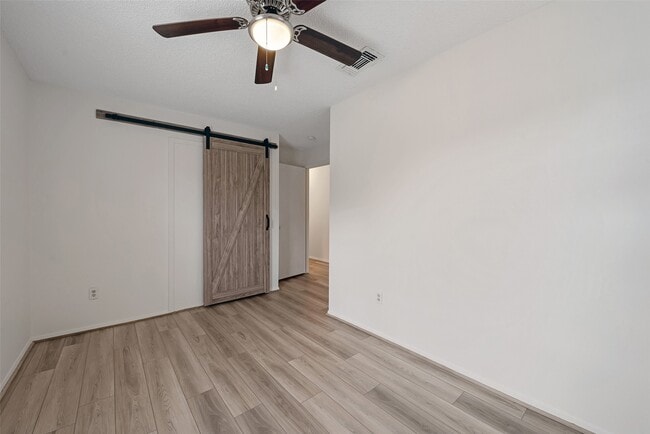 Building Photo - 910 Judiway St