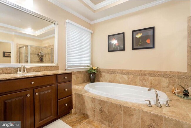 Building Photo - 714 Monarchos Dr