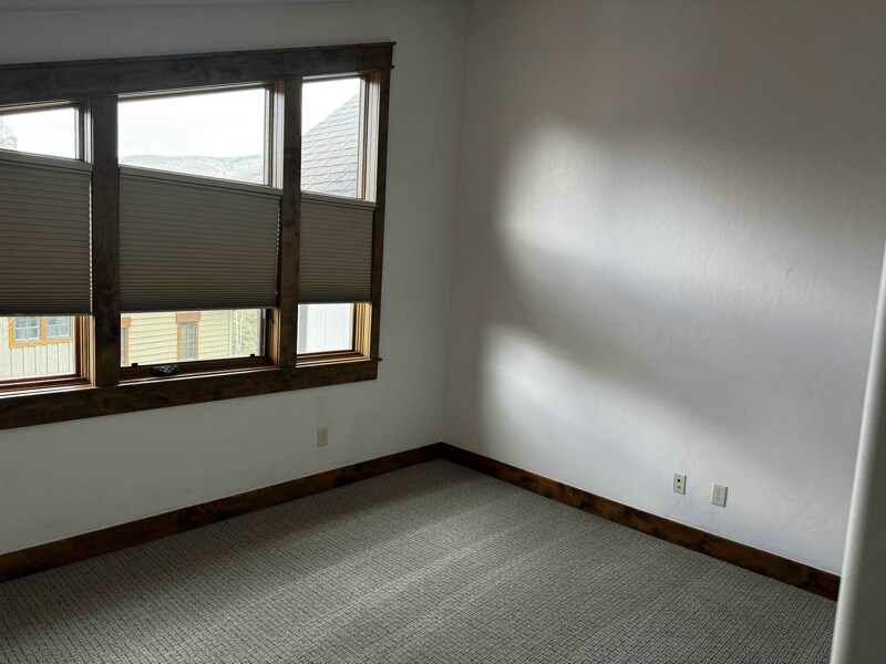 Building Photo - 80 Mule Deer Ct