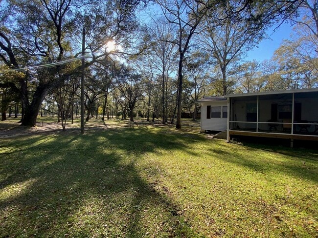 Building Photo - 2BR/1BA home available for rent on beautifully wooded lot in Vernon!