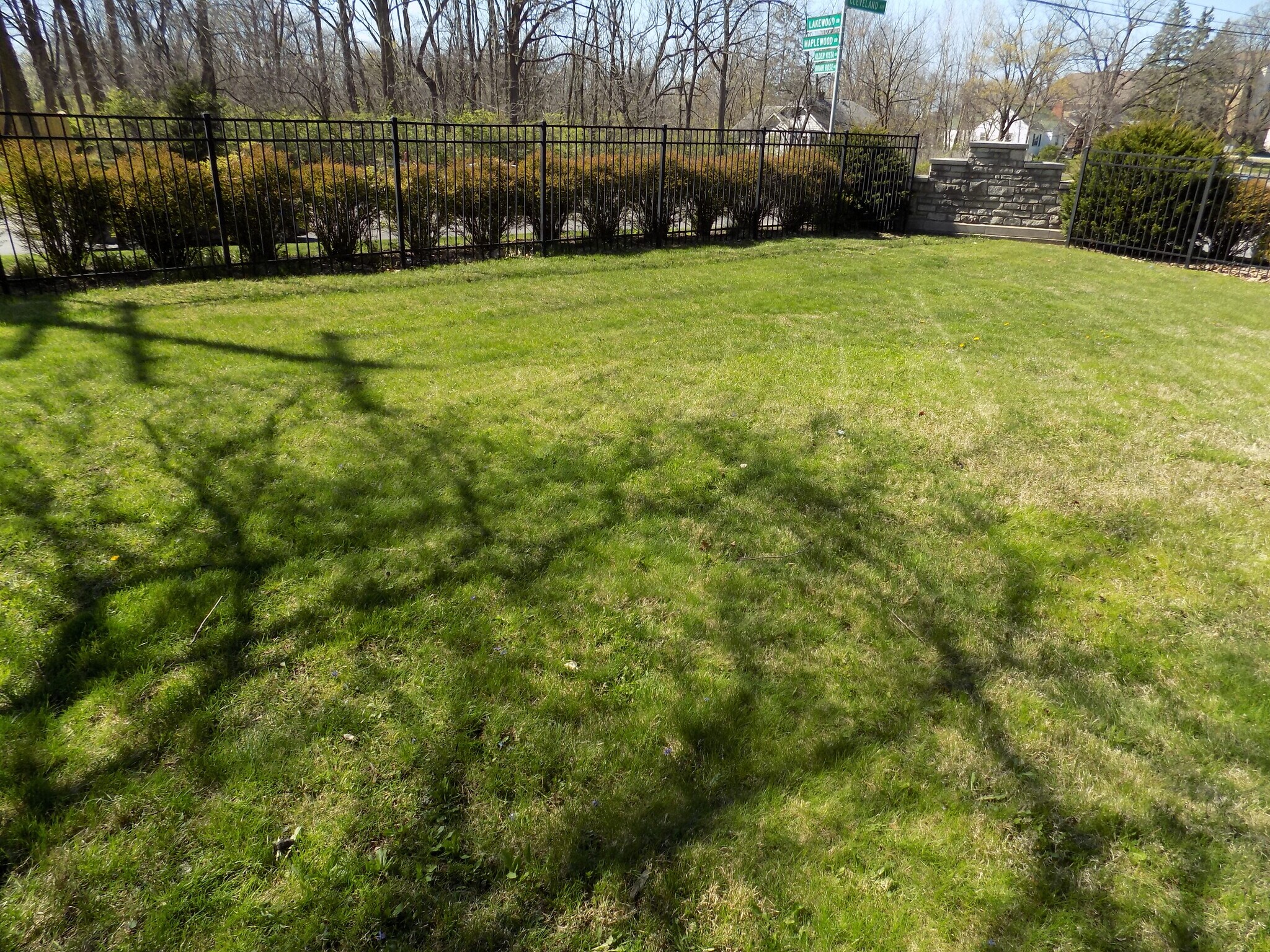 Building Photo - 2505 Maplewood Dr