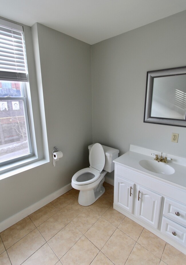 Building Photo - 327 Main St