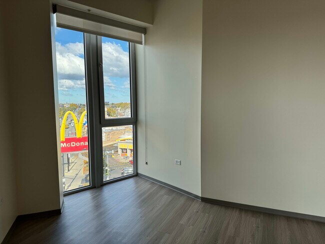 Building Photo - 1922 N Milwaukee Ave