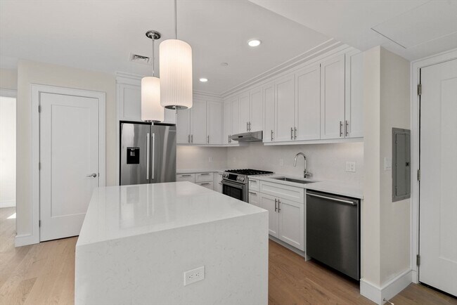 Building Photo - 301 Border St