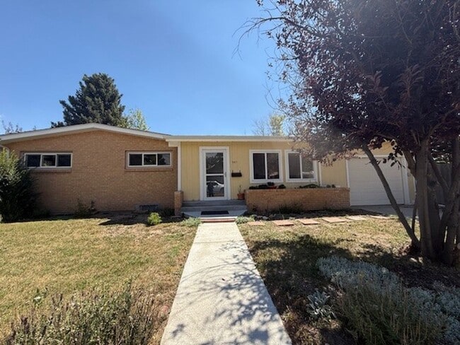 Building Photo - House For Lease