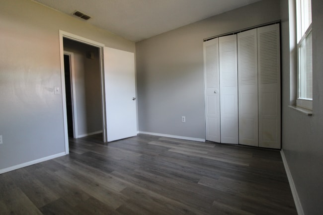 Building Photo - 2105 Blossom Ct