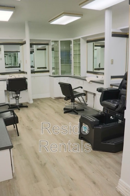 Building Photo - 50 N Center St