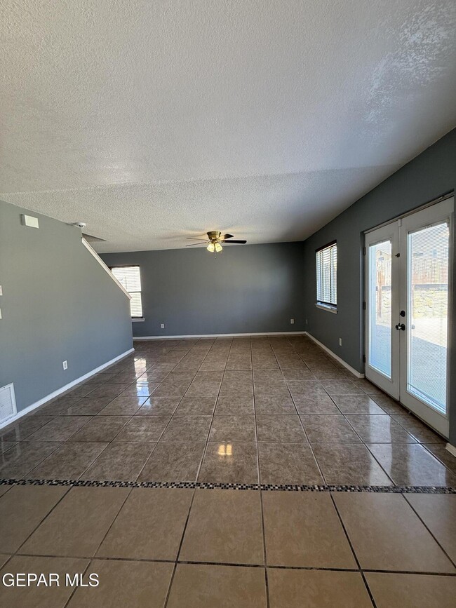 Building Photo - 14157 Tierra Delfin Dr