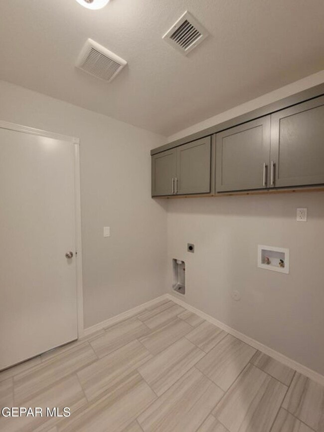 Building Photo - 15017 Dream Ct