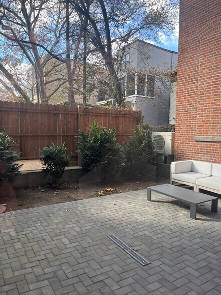 Building Photo - 329 Pacific Ave