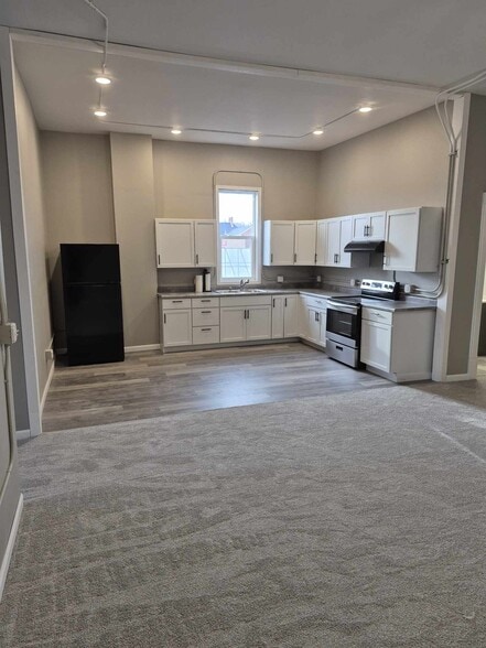 Building Photo - 19 W Central St