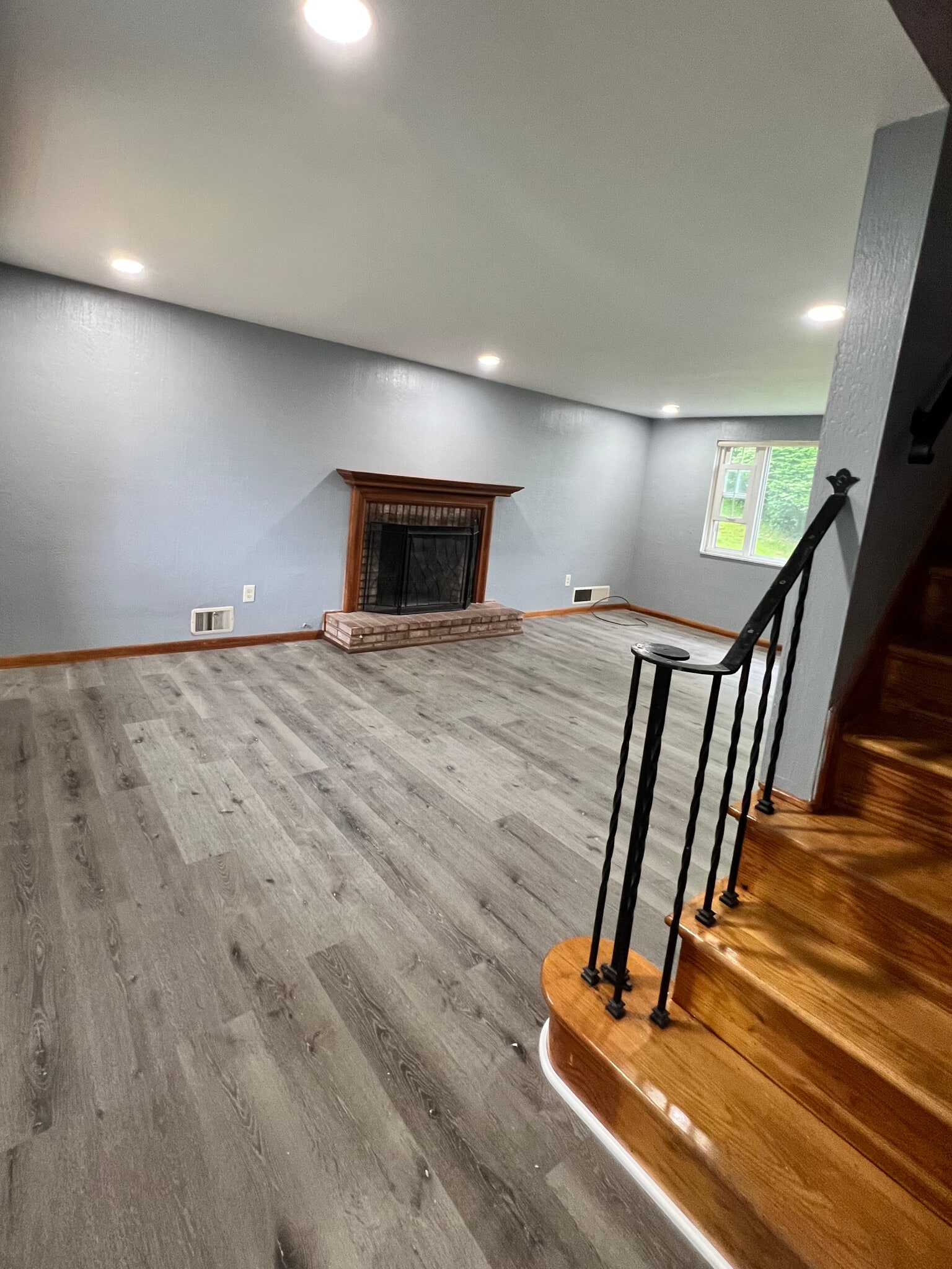 Living room - 3642 Linden Ave