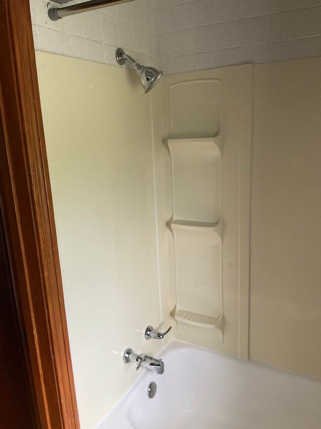Building Photo - 3 Bedroom - Peaceful Living Just Minutes f...