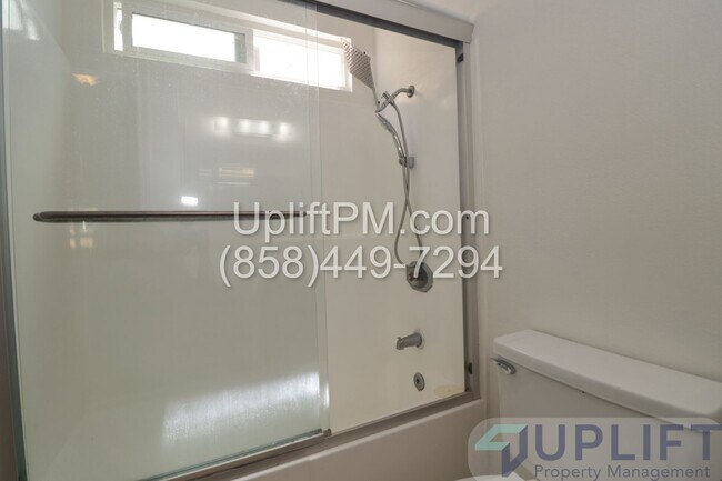 Building Photo - 1 Bed, 1 Bath Condo in Gated Community wit...