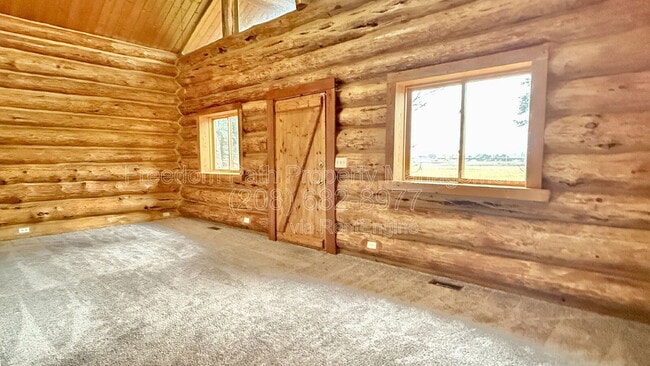 Building Photo - 520 Day Break Rd