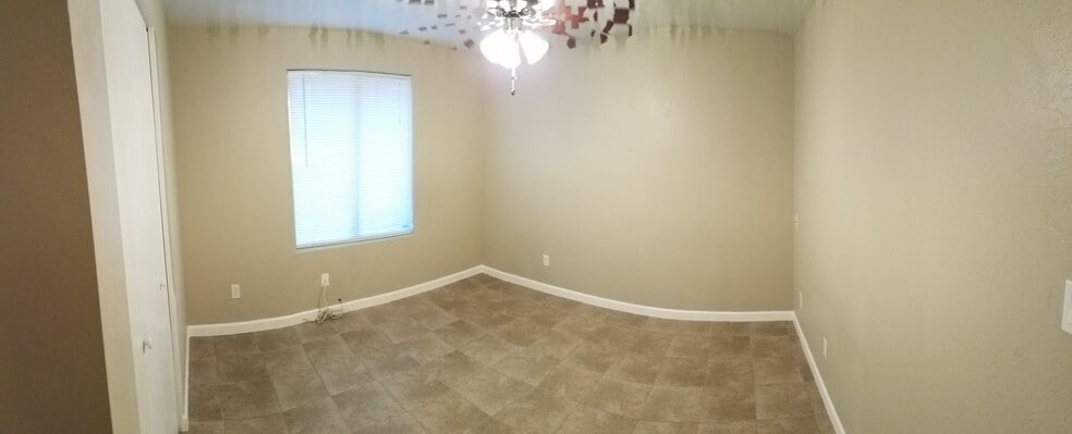 Building Photo - 2519 E Pebble Beach Dr