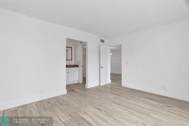 Building Photo - 3361 NW 85th Ave