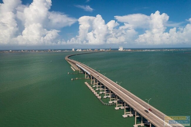 Building Photo - 218 W Lantana St