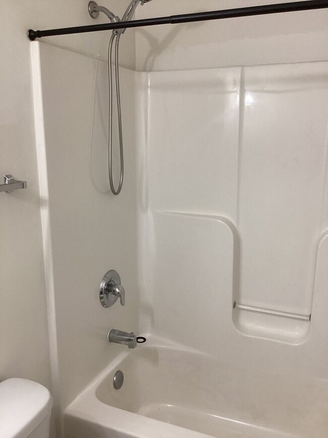 Building Photo - Bright 3 Bedroom, 2.5 Bath Townhome in Spring Grove Schools!!