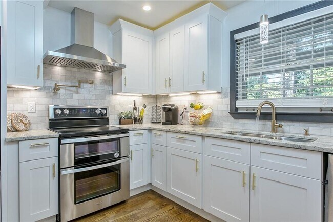 Building Photo - 6680 Williamson Dr NE