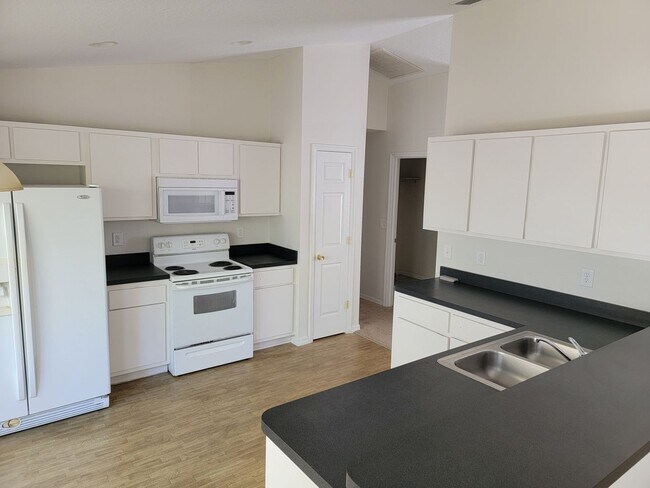 Building Photo - 8464 N Bolder Dr
