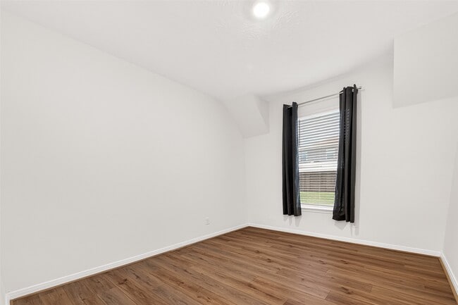 Building Photo - 12602 Blue Jay Dr