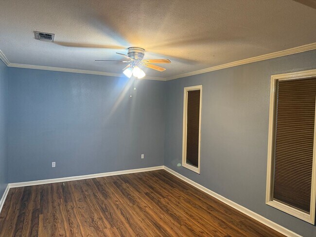 Building Photo - Rental Available Now in Lake Sherwood Acres!